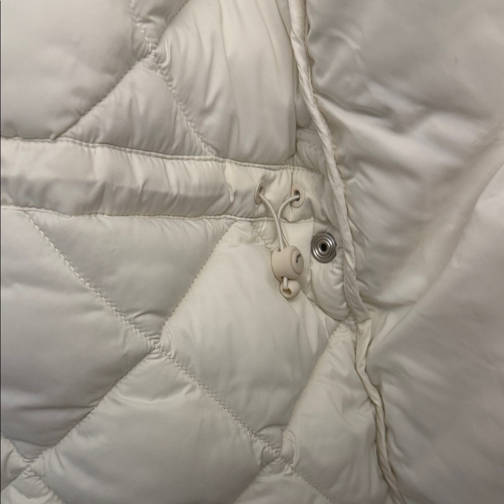 ATHLETA Women’s White Quilted Puffer Jacket size LARGE vguc shawl lightweight - Picture 8 of 11